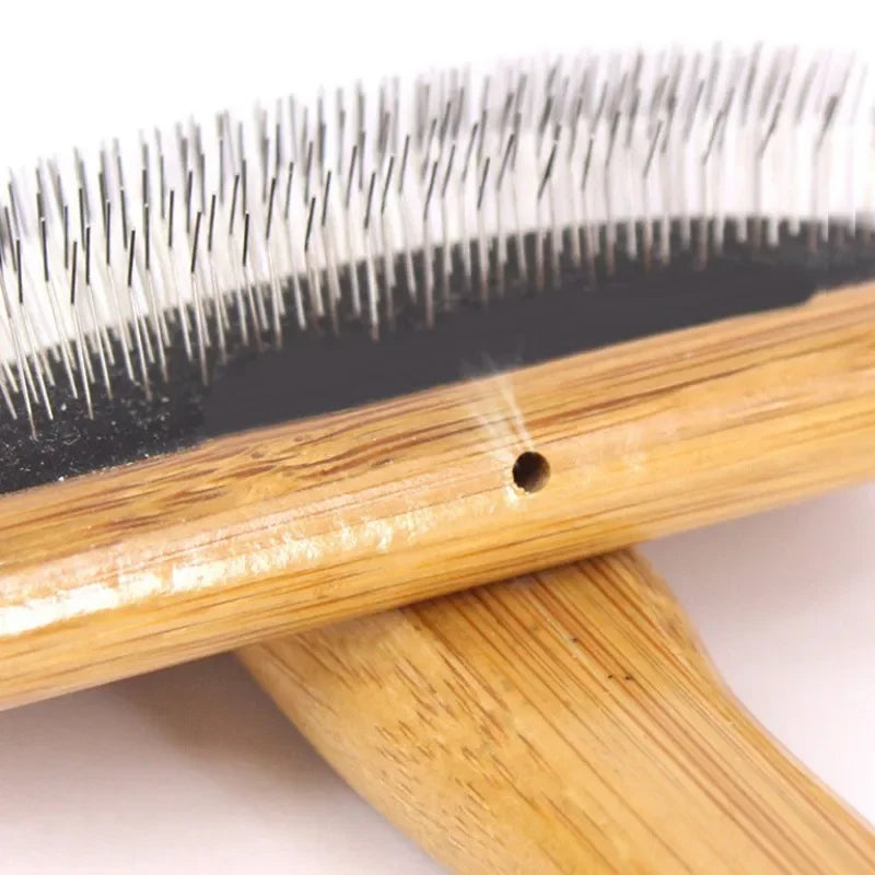 The Grooming Comb — Beechwood