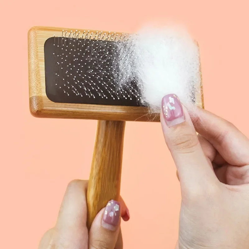 The Grooming Comb — Beechwood
